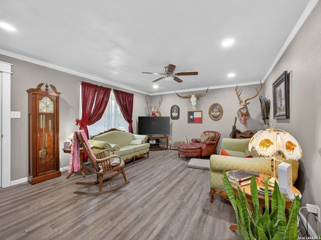 461 Shorty's Ln, Fredericksburg, TX 78624