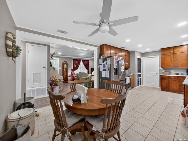 461 Shorty's Ln, Fredericksburg, TX 78624