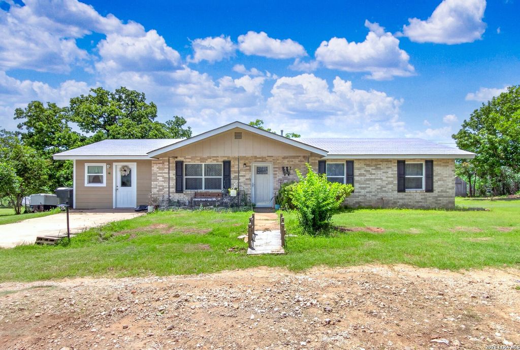 461 Shorty's Ln, Fredericksburg, TX 78624