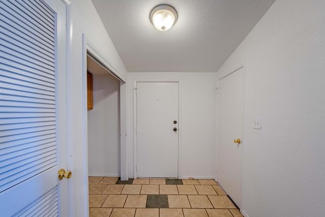 609 Candelaria Road NW, Albuquerque, NM 87107