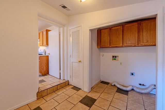 609 Candelaria Road NW, Albuquerque, NM 87107