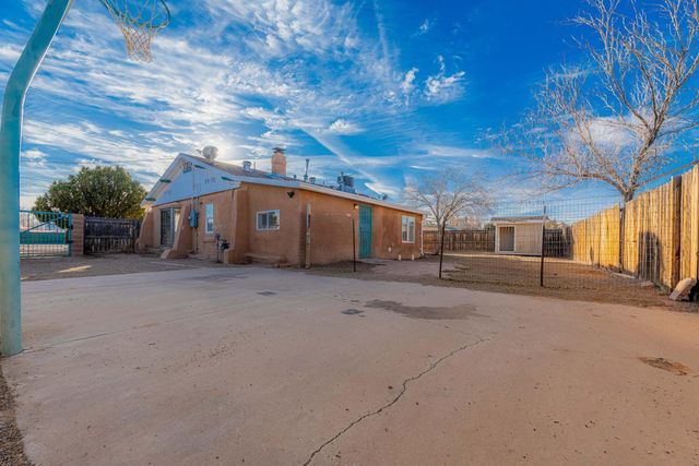 609 Candelaria Road NW, Albuquerque, NM 87107