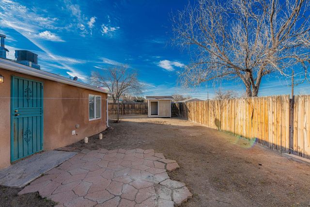 609 Candelaria Road NW, Albuquerque, NM 87107