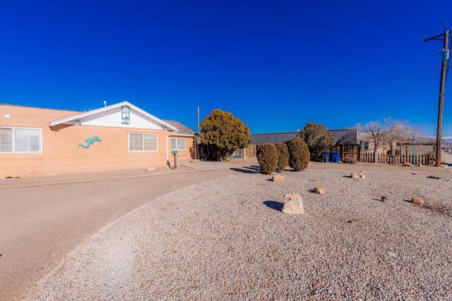 609 Candelaria Road NW, Albuquerque, NM 87107