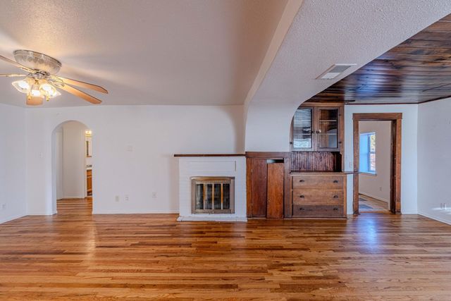 609 Candelaria Road NW, Albuquerque, NM 87107