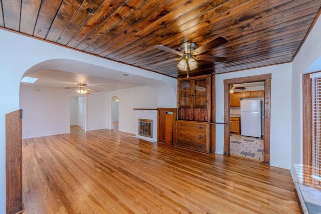 609 Candelaria Road NW, Albuquerque, NM 87107