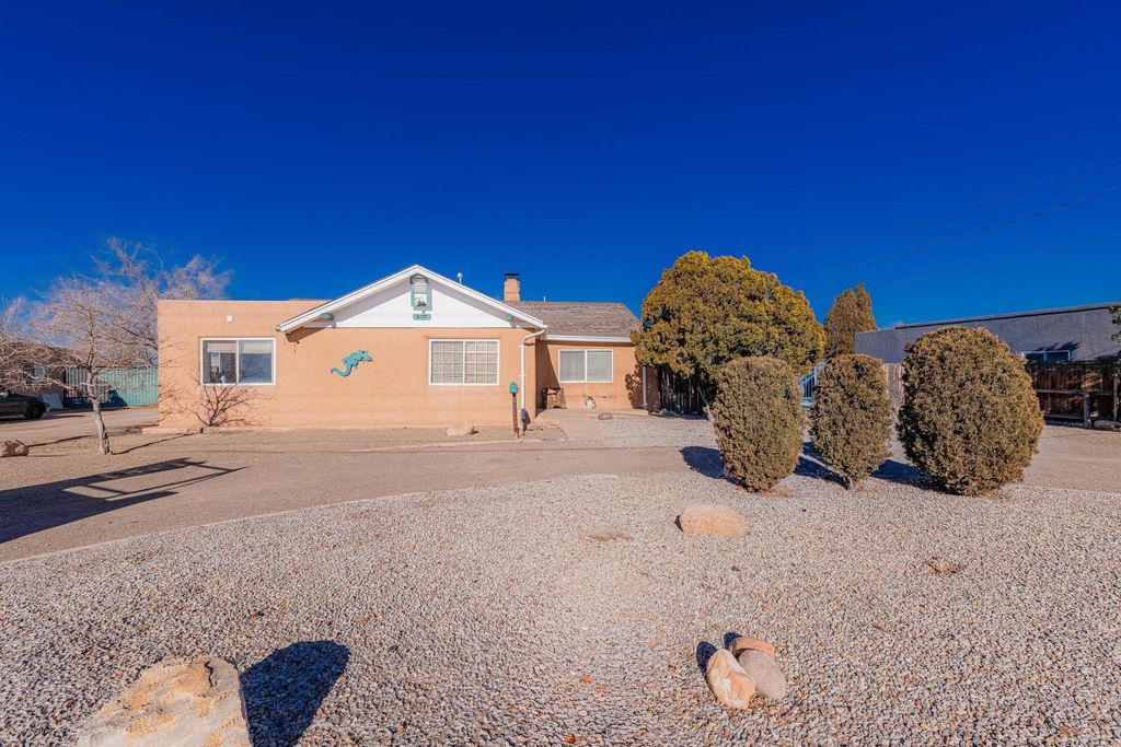 609 Candelaria Road NW, Albuquerque, NM 87107