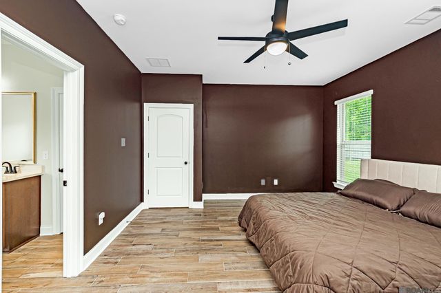 39240 Pelican Ln, Prairieville, LA 70769