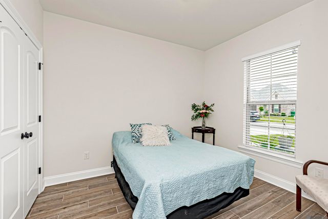 39240 Pelican Ln, Prairieville, LA 70769