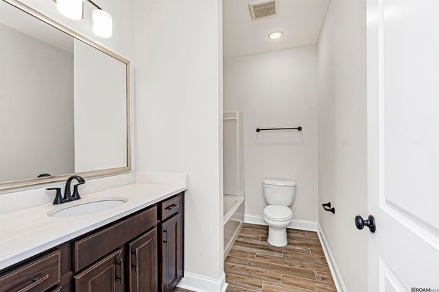 39240 Pelican Ln, Prairieville, LA 70769