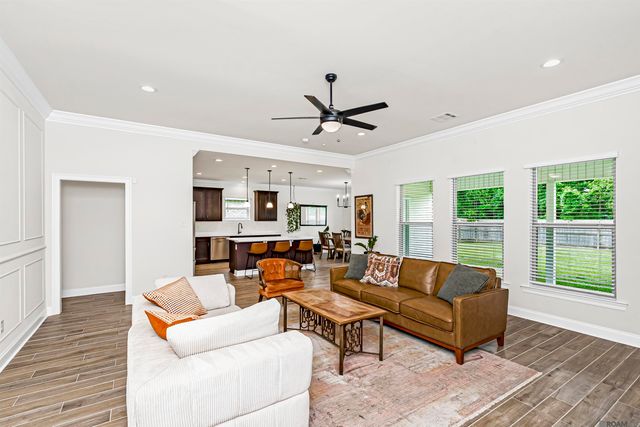 39240 Pelican Ln, Prairieville, LA 70769