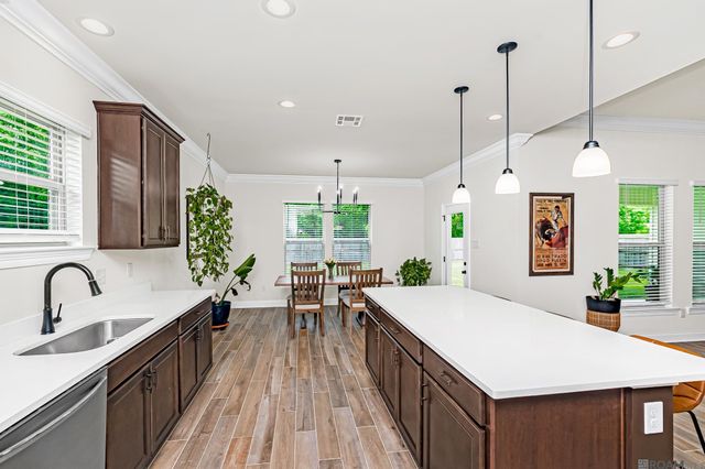 39240 Pelican Ln, Prairieville, LA 70769
