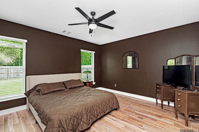 39240 Pelican Ln, Prairieville, LA 70769
