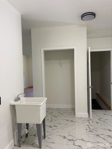 120 Coddington Avenue, Franklin Twsp, NJ 08873