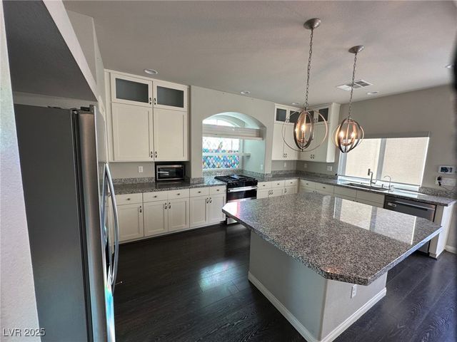 10627 Aphrodite Street, Las Vegas, NV 89183