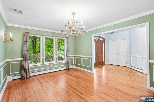 922 Hilltop Terrace, Franklin Lakes, NJ 07417