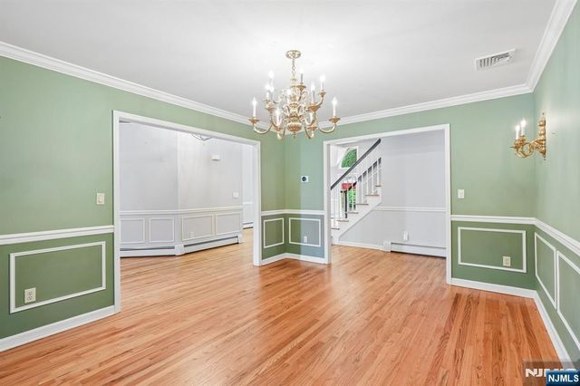 922 Hilltop Terrace, Franklin Lakes, NJ 07417