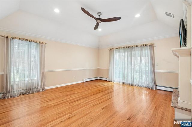 922 Hilltop Terrace, Franklin Lakes, NJ 07417