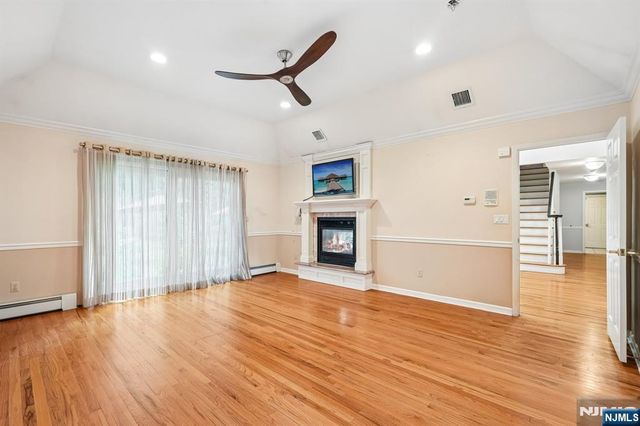 922 Hilltop Terrace, Franklin Lakes, NJ 07417