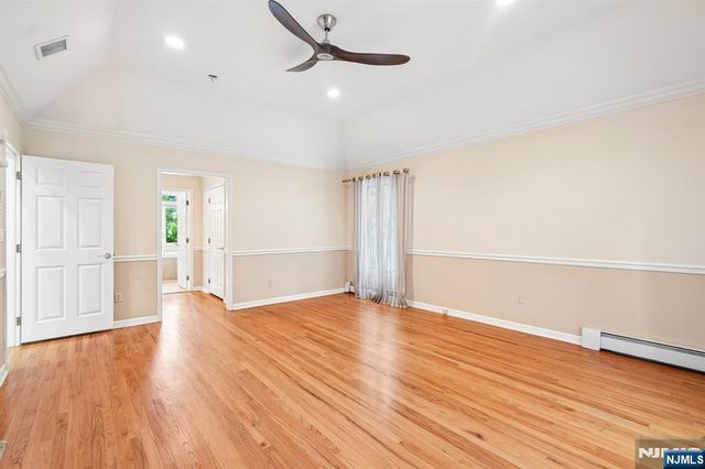 922 Hilltop Terrace, Franklin Lakes, NJ 07417