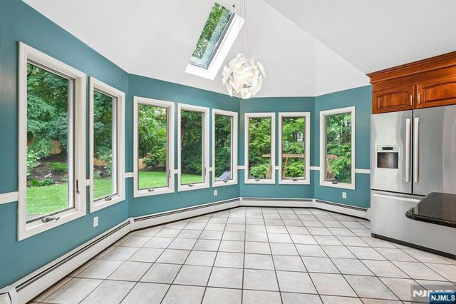 922 Hilltop Terrace, Franklin Lakes, NJ 07417