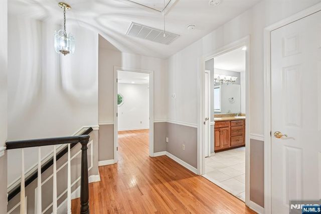 922 Hilltop Terrace, Franklin Lakes, NJ 07417