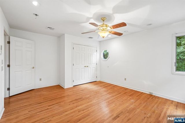 922 Hilltop Terrace, Franklin Lakes, NJ 07417