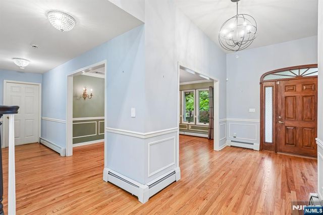 922 Hilltop Terrace, Franklin Lakes, NJ 07417