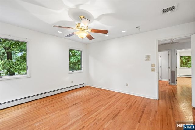 922 Hilltop Terrace, Franklin Lakes, NJ 07417
