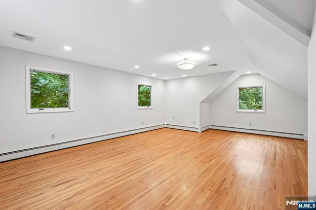 922 Hilltop Terrace, Franklin Lakes, NJ 07417