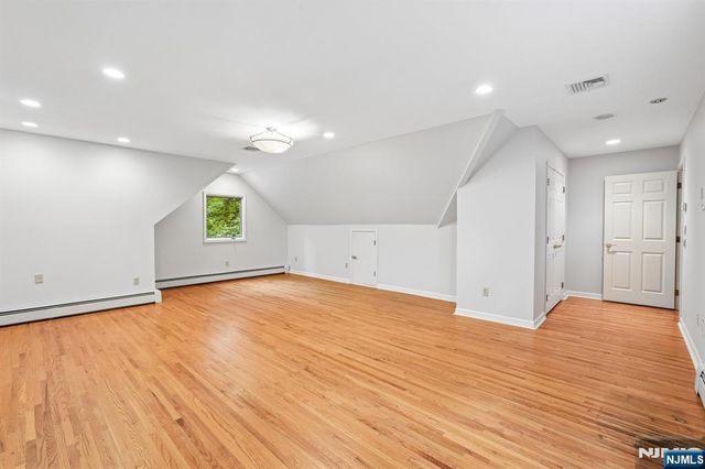 922 Hilltop Terrace, Franklin Lakes, NJ 07417