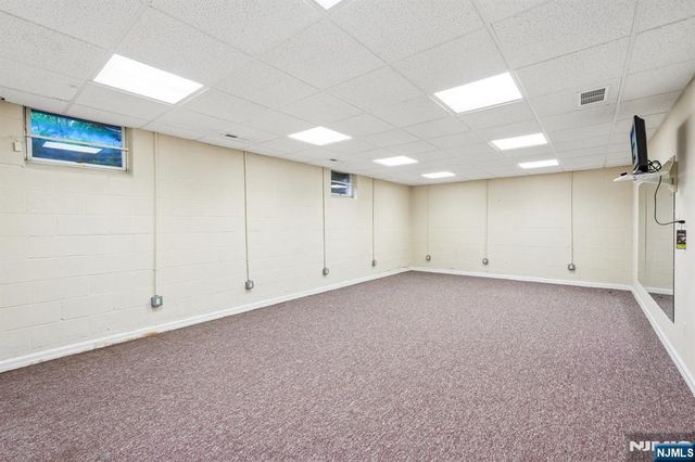 922 Hilltop Terrace, Franklin Lakes, NJ 07417