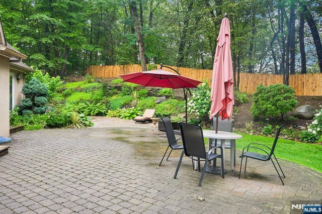 922 Hilltop Terrace, Franklin Lakes, NJ 07417