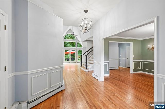 922 Hilltop Terrace, Franklin Lakes, NJ 07417