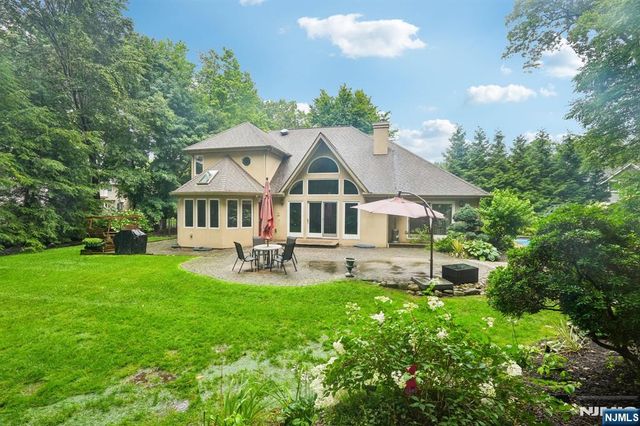 922 Hilltop Terrace, Franklin Lakes, NJ 07417