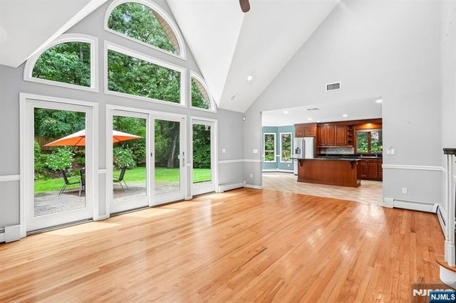 922 Hilltop Terrace, Franklin Lakes, NJ 07417