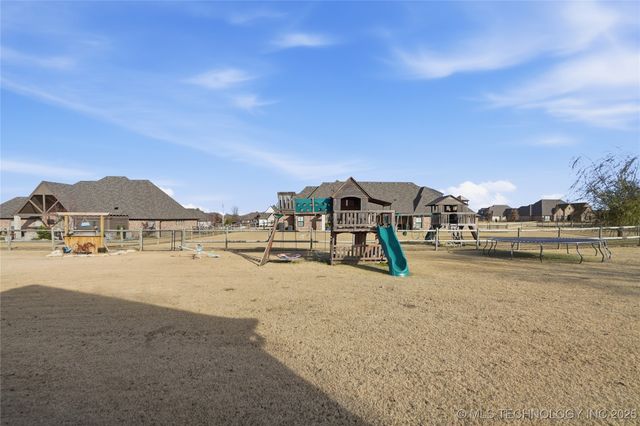 19551 E Slate Drive, Owasso, OK 74055