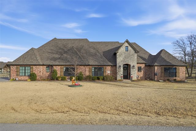 19551 E Slate Drive, Owasso, OK 74055