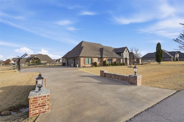 19551 E Slate Drive, Owasso, OK 74055