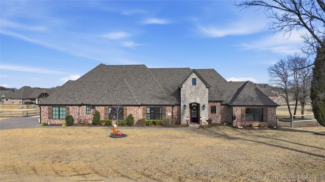 19551 E Slate Drive, Owasso, OK 74055