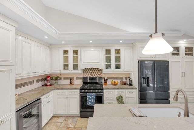 3900 Thousand Oaks Drive, San Jose, CA 95136