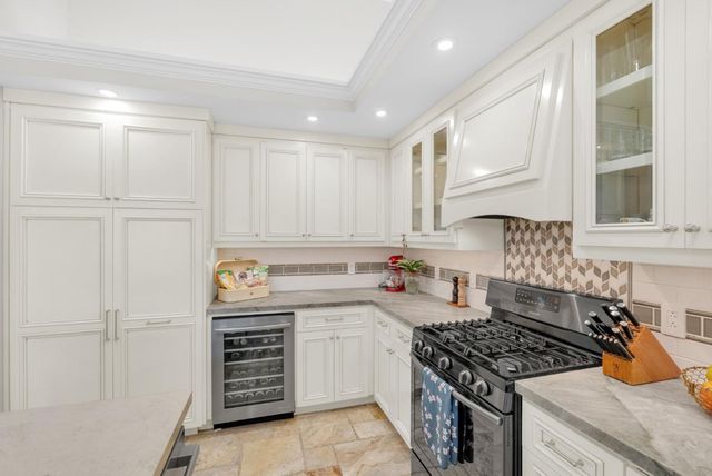 3900 Thousand Oaks Drive, San Jose, CA 95136