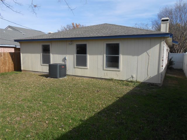 6936 Laurelhill Court N, Fort Worth, TX 76133