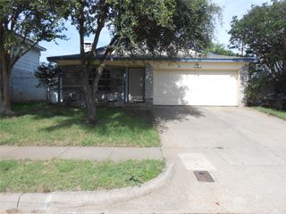 6936 Laurelhill Court N, Fort Worth, TX 76133
