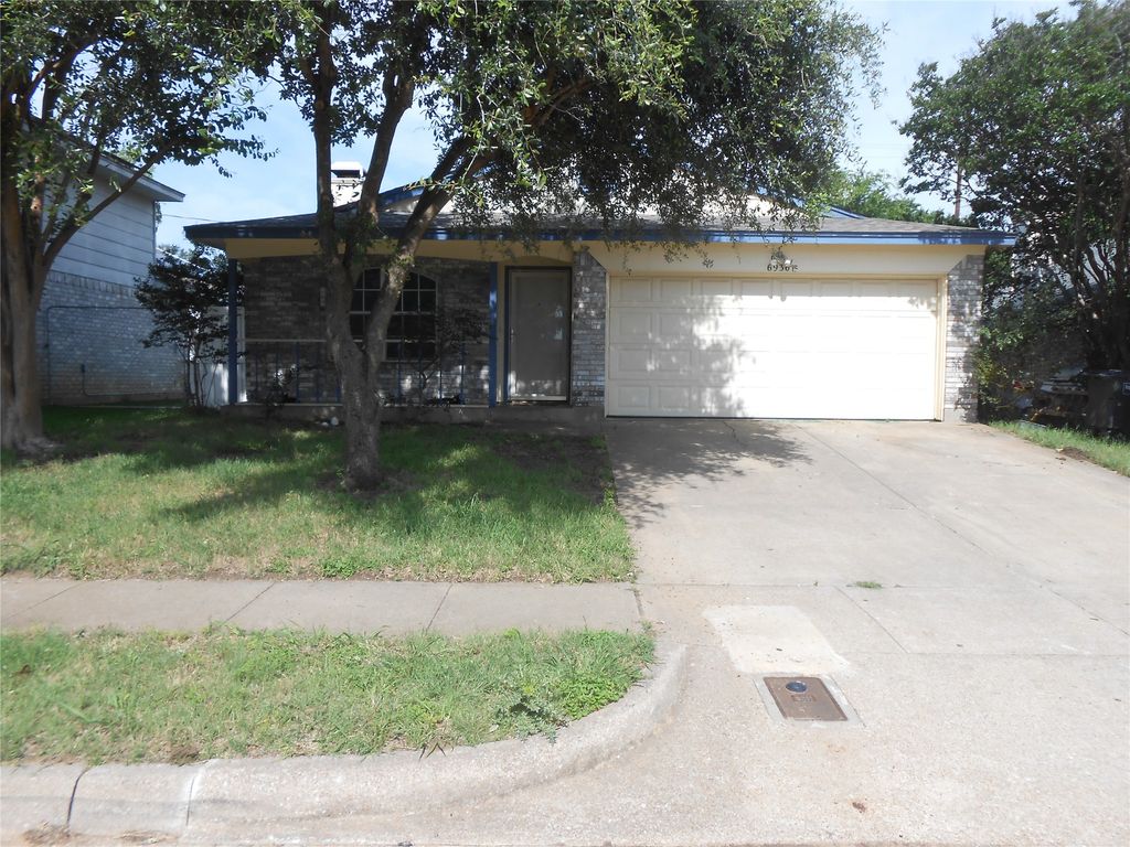 6936 Laurelhill Court N, Fort Worth, TX 76133