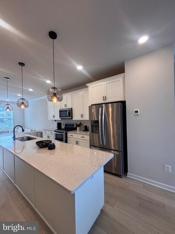 4826 VISTA GLEN LN, Lanham, MD 20706