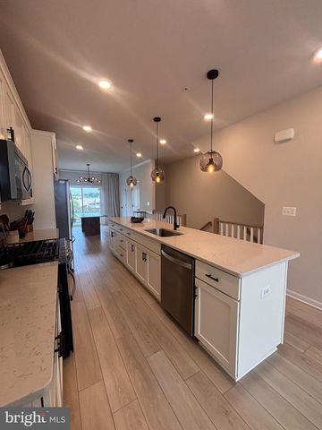 4826 VISTA GLEN LN, Lanham, MD 20706