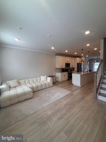 4826 VISTA GLEN LN, Lanham, MD 20706