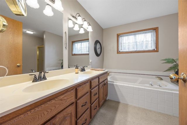 3700 Munier Road, Marion, IA 52302