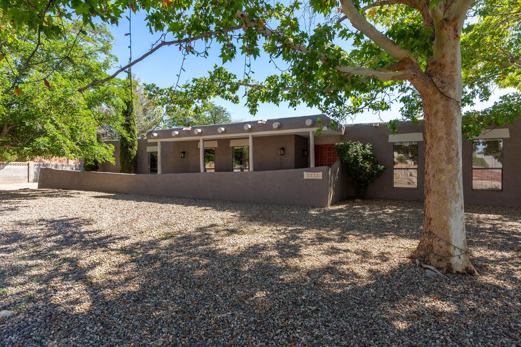 10012 CLUB Court NW, Albuquerque, NM 87114